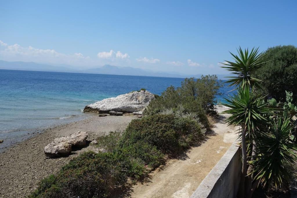 House By The Sea At Skaloma, Loutraki Villa Лимни Вуляменис Екстериор снимка