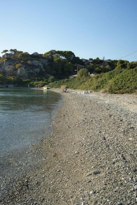 House By The Sea At Skaloma, Loutraki Villa Лимни Вуляменис Екстериор снимка