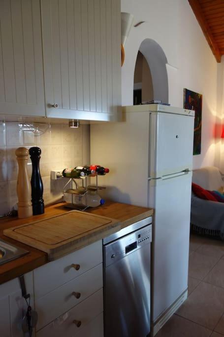 House By The Sea At Skaloma, Loutraki Villa Лимни Вуляменис Екстериор снимка