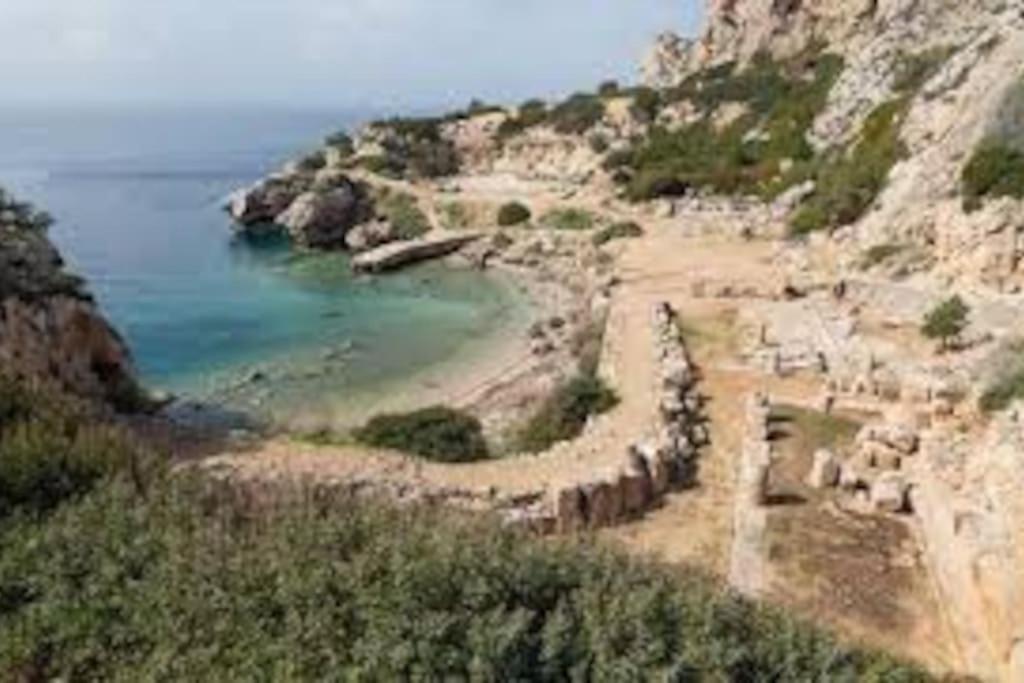 House By The Sea At Skaloma, Loutraki Villa Лимни Вуляменис Екстериор снимка